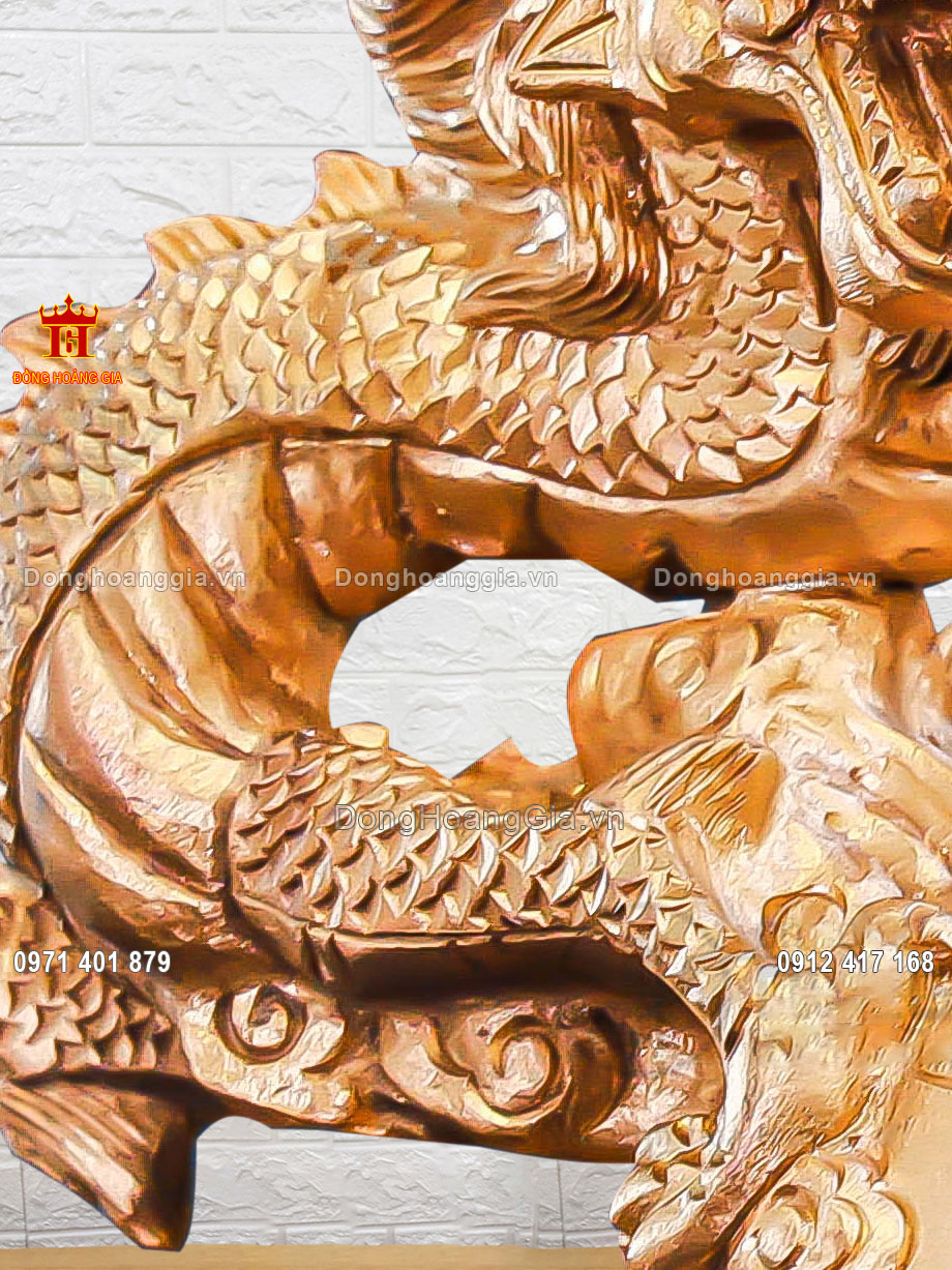 Tượng rồng quấn ngọc mang ý nghĩa tài lộc, may mắn